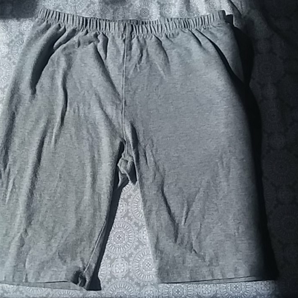 grey biking shorts